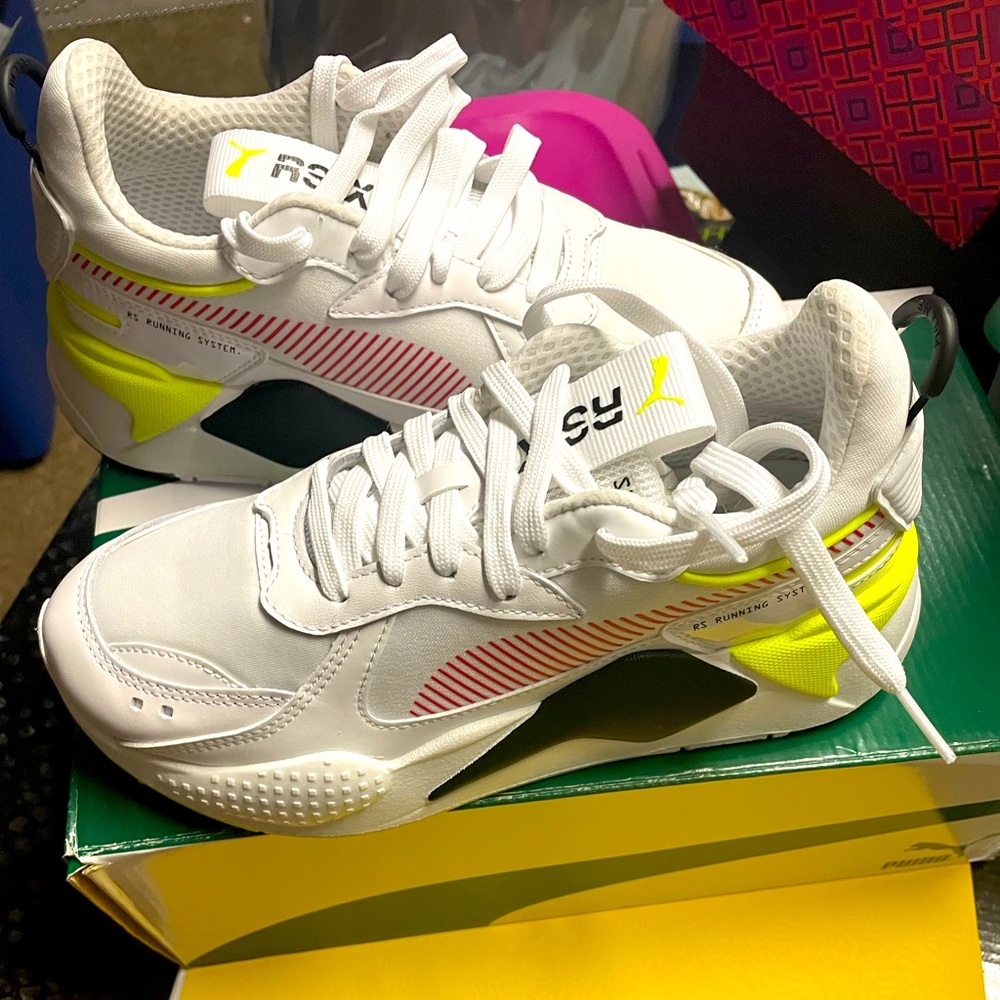 Puma gym shoe, never worn